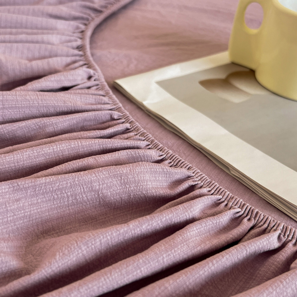 91家纺网 家纺一手货源 找家纺 漫仙阁家纺 2025新品云朵棉可爱风卡通烫画单床笠枕套三件套 邻家女孩