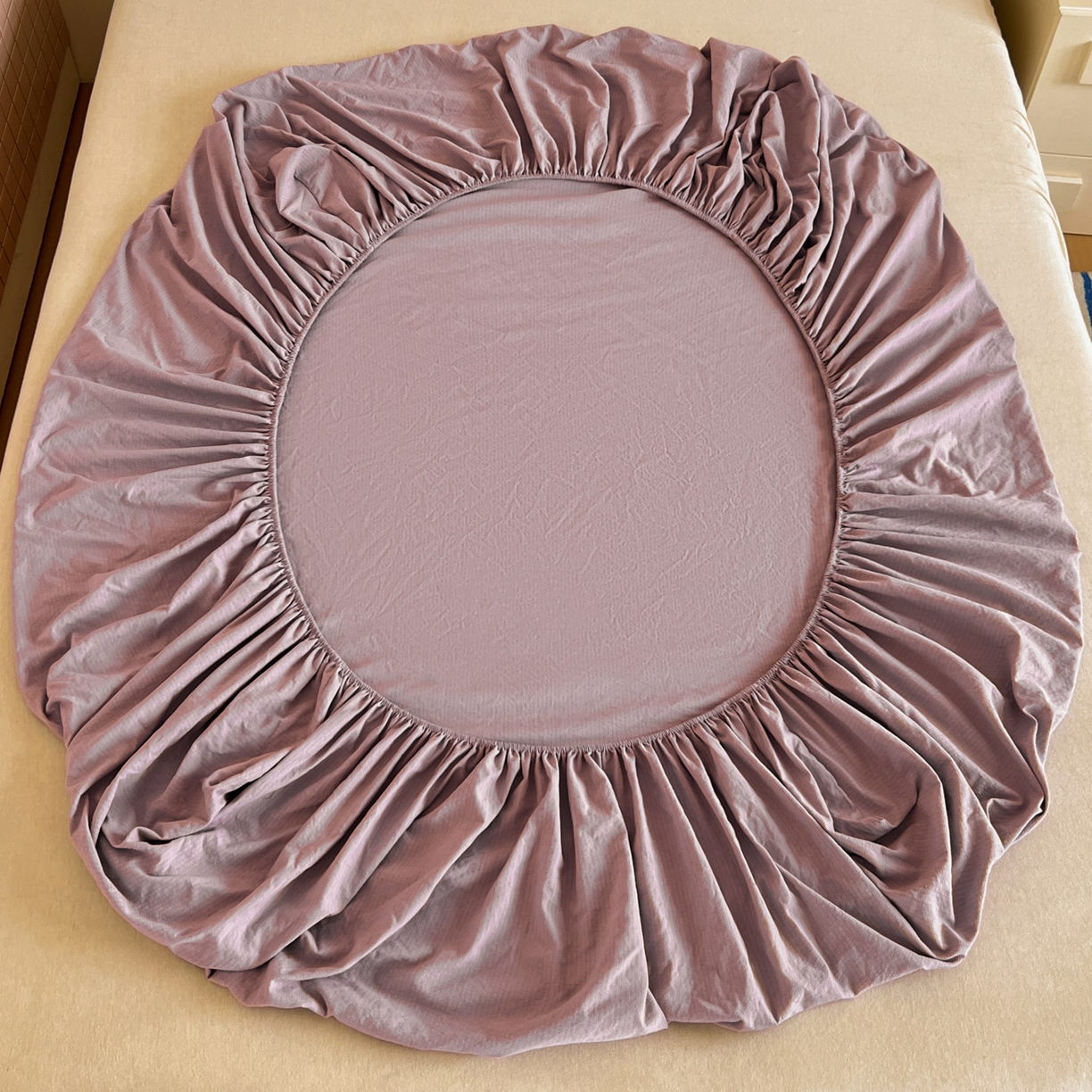 91家纺网 家纺一手货源 找家纺 漫仙阁家纺 2025新品云朵棉可爱风卡通烫画单床笠枕套三件套 邻家女孩