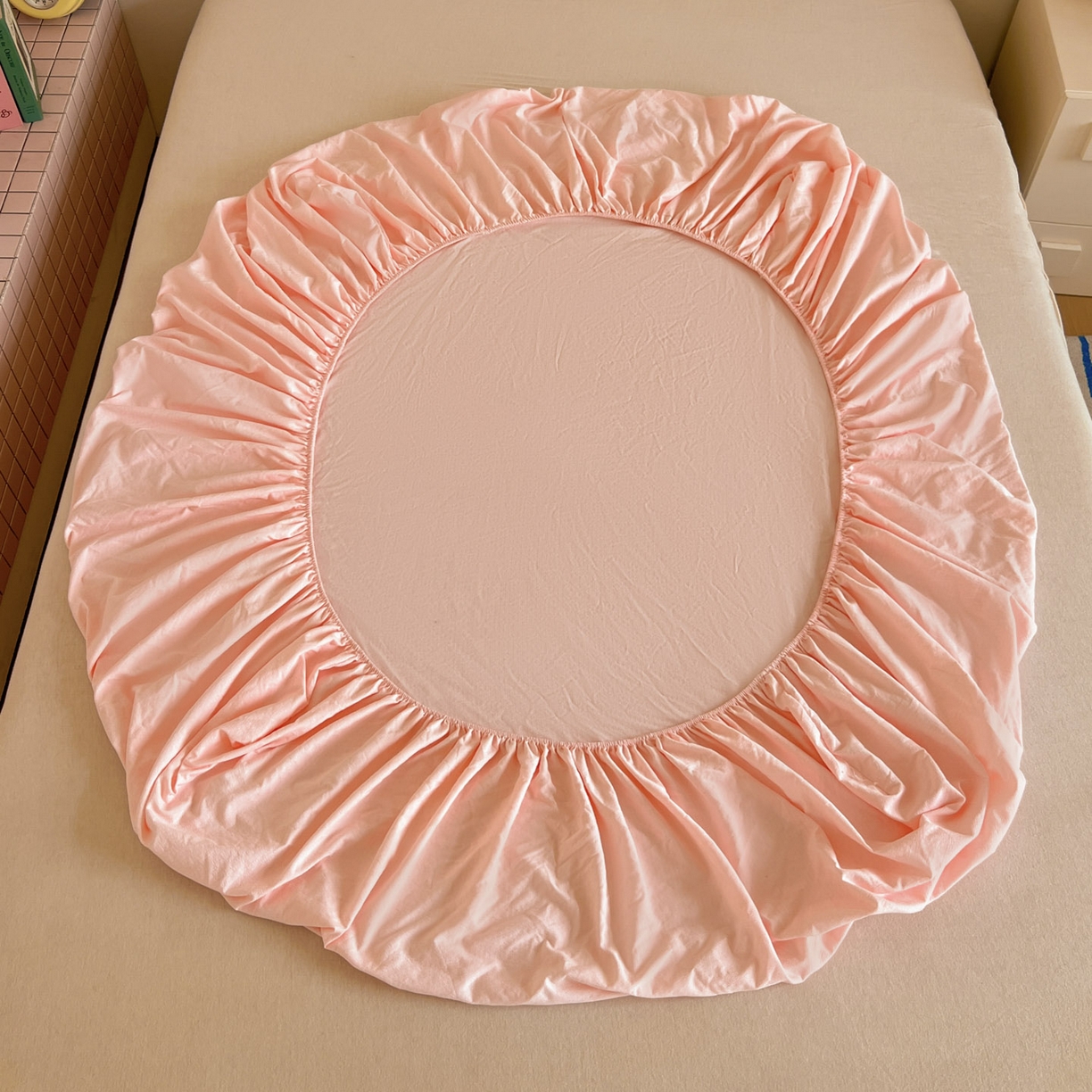 91家纺网 家纺一手货源 找家纺 漫仙阁家纺 2025新品云朵棉可爱风卡通烫画单床笠枕套三件套 兔小姐