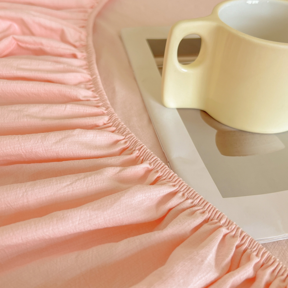 91家纺网 家纺一手货源 找家纺 漫仙阁家纺 2025新品云朵棉可爱风卡通烫画单床笠枕套三件套 兔小姐