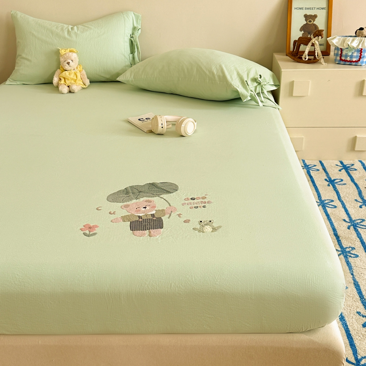 91家纺网 家纺一手货源 找家纺 漫仙阁家纺 2025新品云朵棉可爱风卡通烫画单床笠枕套三件套 小青蛙