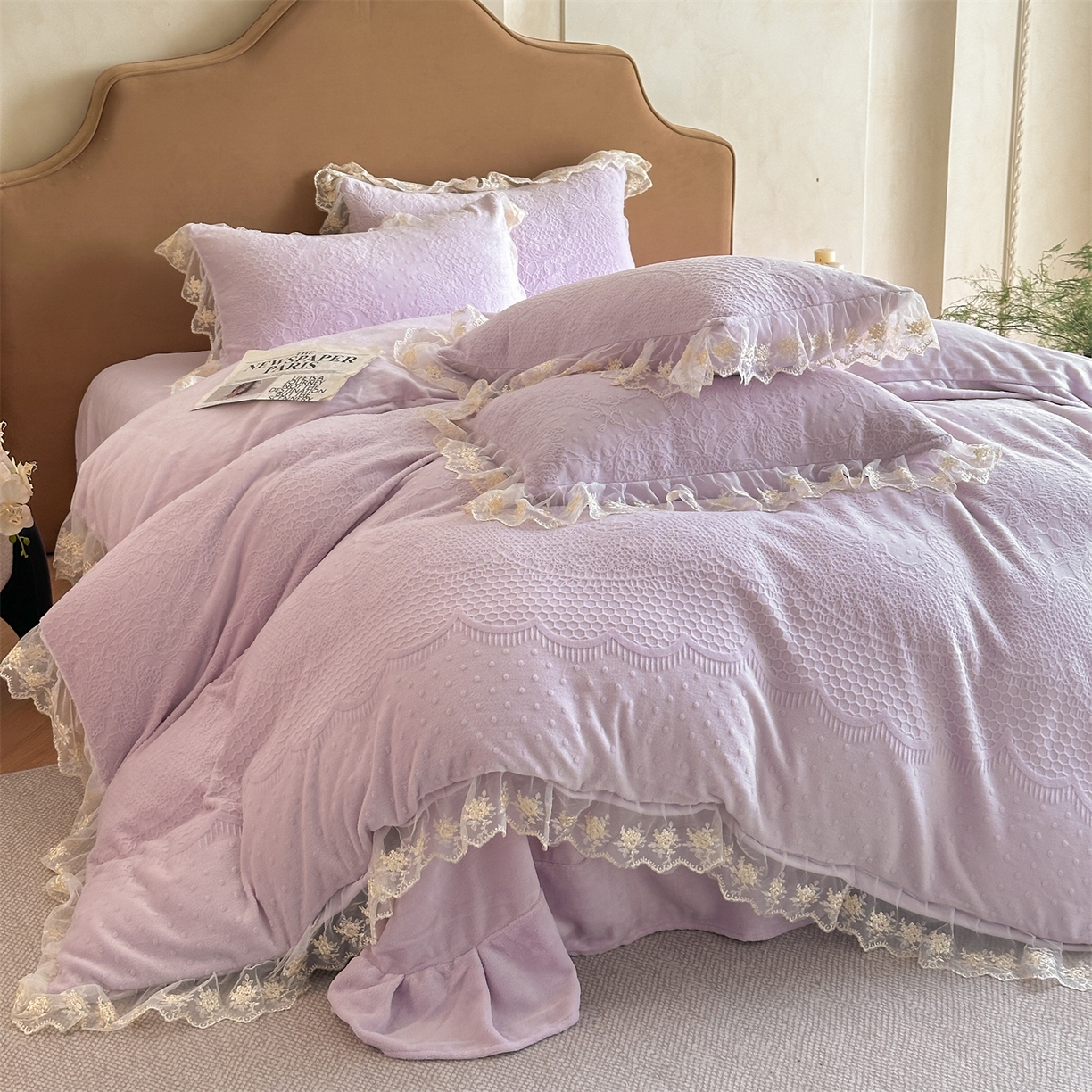 91家纺网 家纺一手货源 找家纺 （总）爱家（原缔乐家纺） 2025新款A类牛奶雕花绒四件套 铃兰花+奶油芝士系列（床盖加20）