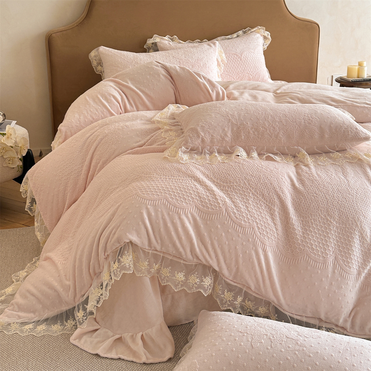 爱家（原缔乐家纺） 2025新款A类牛奶雕花绒四件套 铃兰花+奶油芝士系列（床盖加20）奶油芝士-公主粉