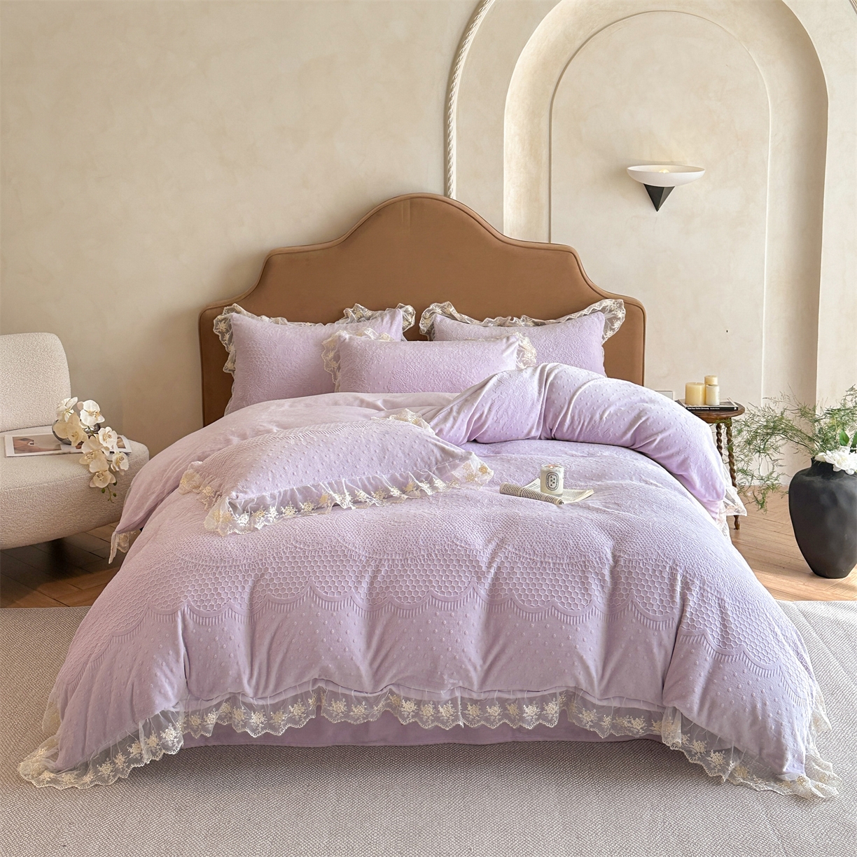 91家纺网 家纺一手货源 找家纺 爱家（原缔乐家纺） 2025新款A类牛奶雕花绒四件套 铃兰花+奶油芝士系列（床盖加20）奶油芝士-梦幻紫