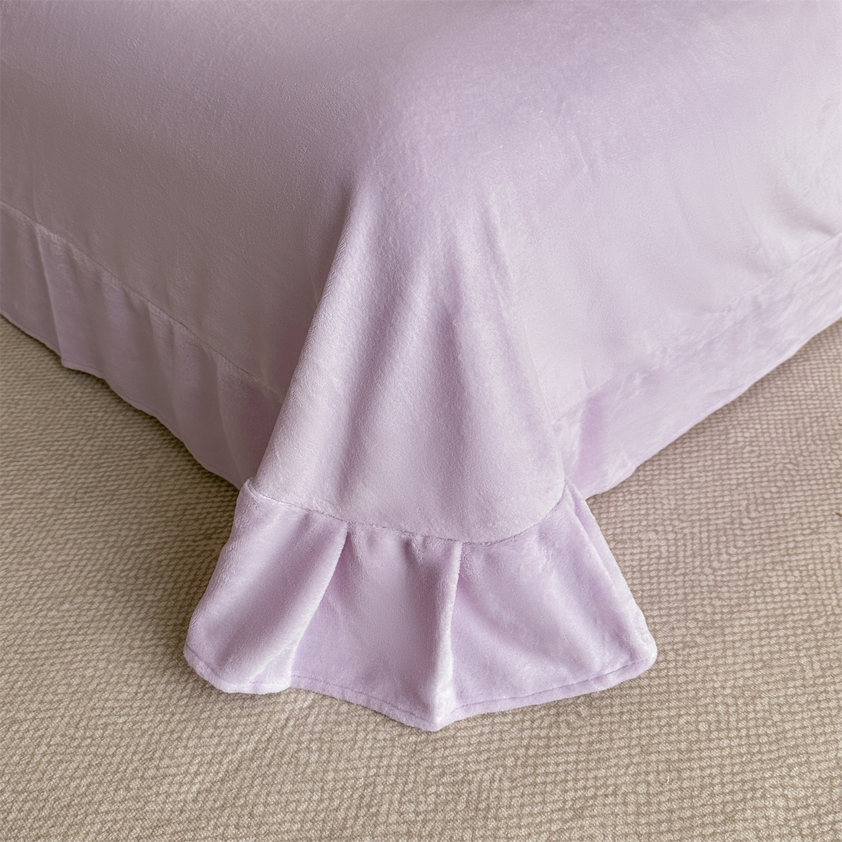 91家纺网 家纺一手货源 找家纺 爱家（原缔乐家纺） 2025新款A类牛奶雕花绒四件套 铃兰花+奶油芝士系列（床盖加20）奶油芝士-梦幻紫