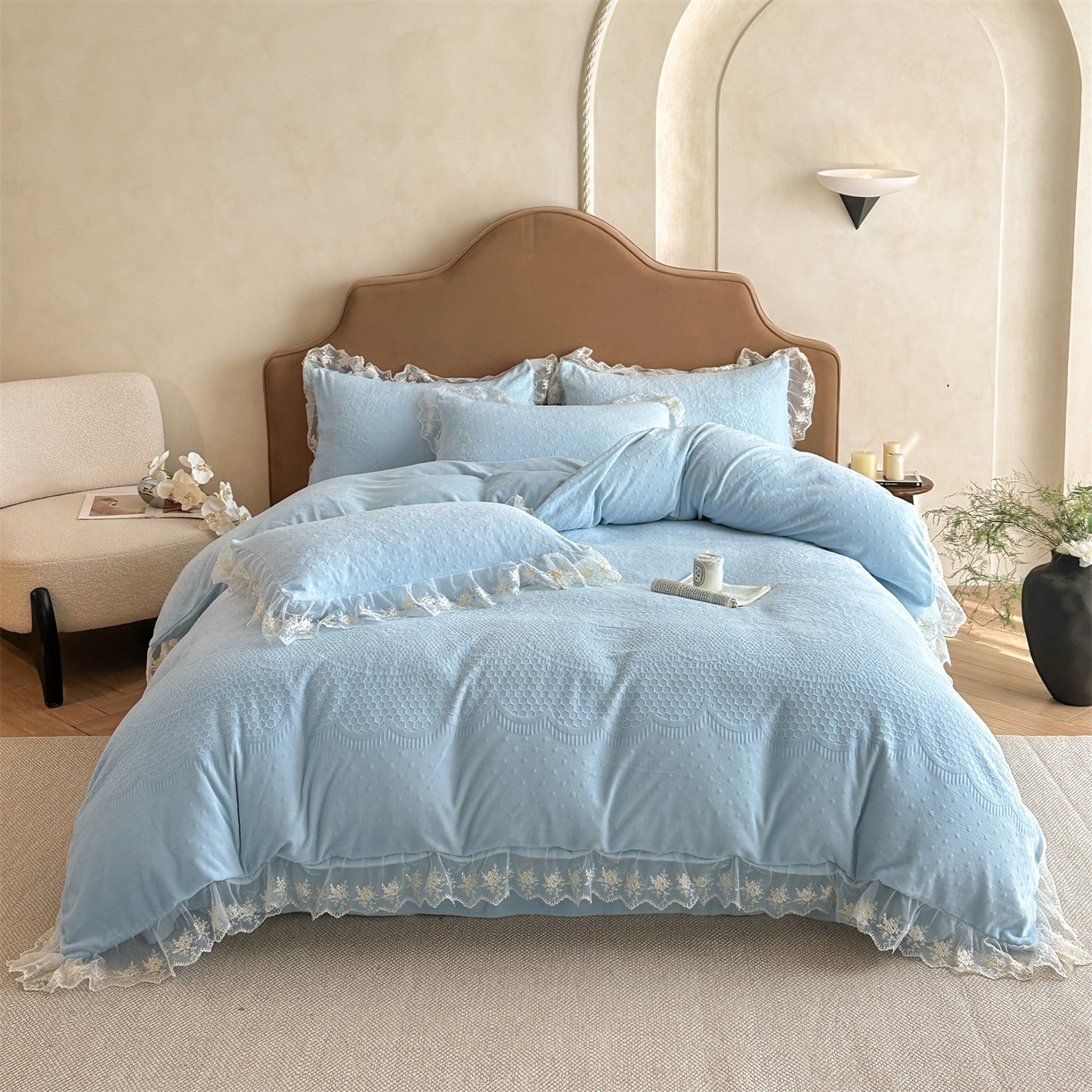 91家纺网 家纺一手货源 找家纺 爱家（原缔乐家纺） 2025新款A类牛奶雕花绒四件套 铃兰花+奶油芝士系列（床盖加20）奶油芝士-天空兰