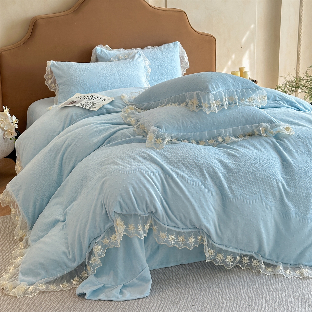 爱家（原缔乐家纺） 2025新款A类牛奶雕花绒四件套 铃兰花+奶油芝士系列（床盖加20）奶油芝士-天空兰