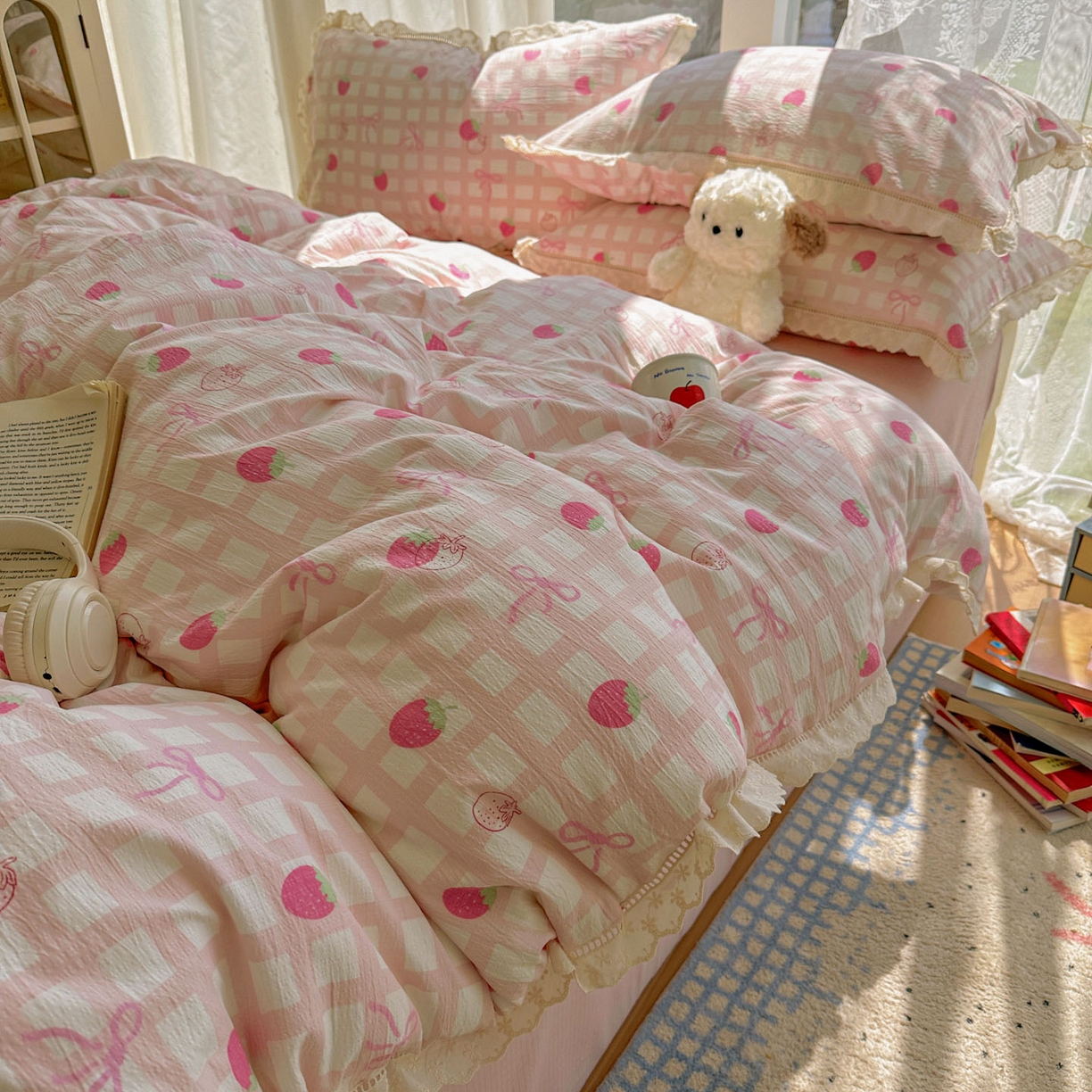 91家纺网 家纺一手货源 找家纺 颜选 2025新款全棉纯棉花边款四件套 全棉花边草莓蝴蝶结