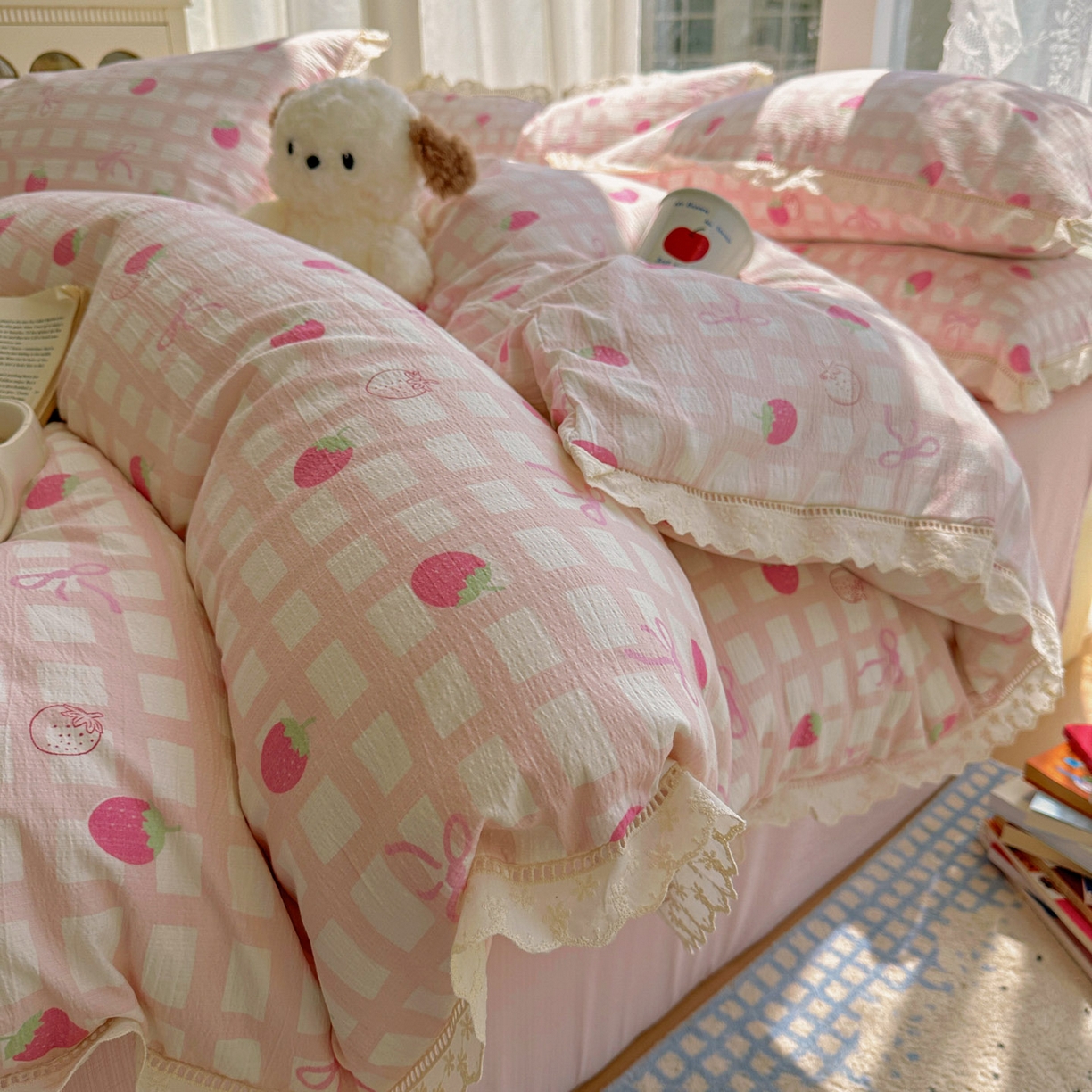 91家纺网 家纺一手货源 找家纺 颜选 2025新款全棉纯棉花边款四件套 全棉花边草莓蝴蝶结