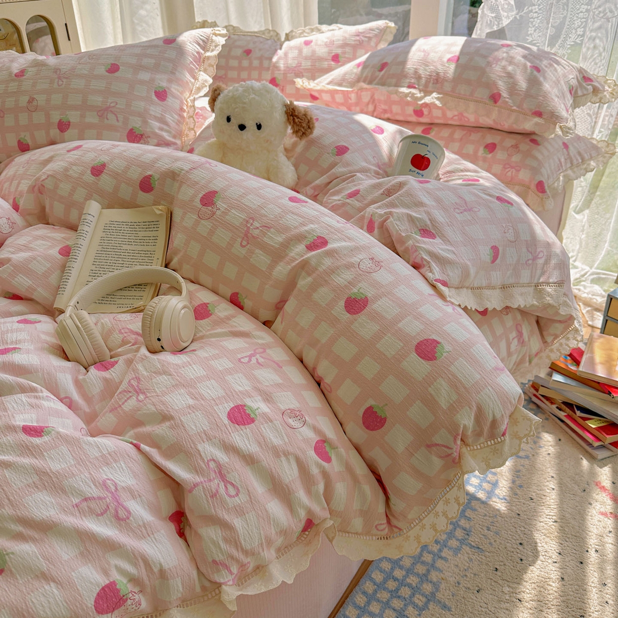 91家纺网 家纺一手货源 找家纺 颜选 2025新款全棉纯棉花边款四件套 全棉花边草莓蝴蝶结