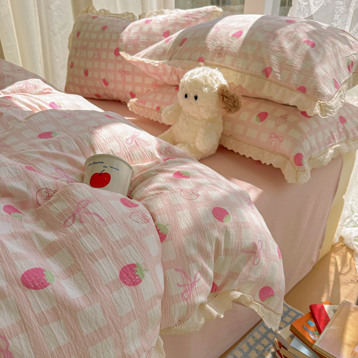 91家纺网 家纺一手货源 找家纺 颜选 2025新款全棉纯棉花边款四件套 全棉花边草莓蝴蝶结