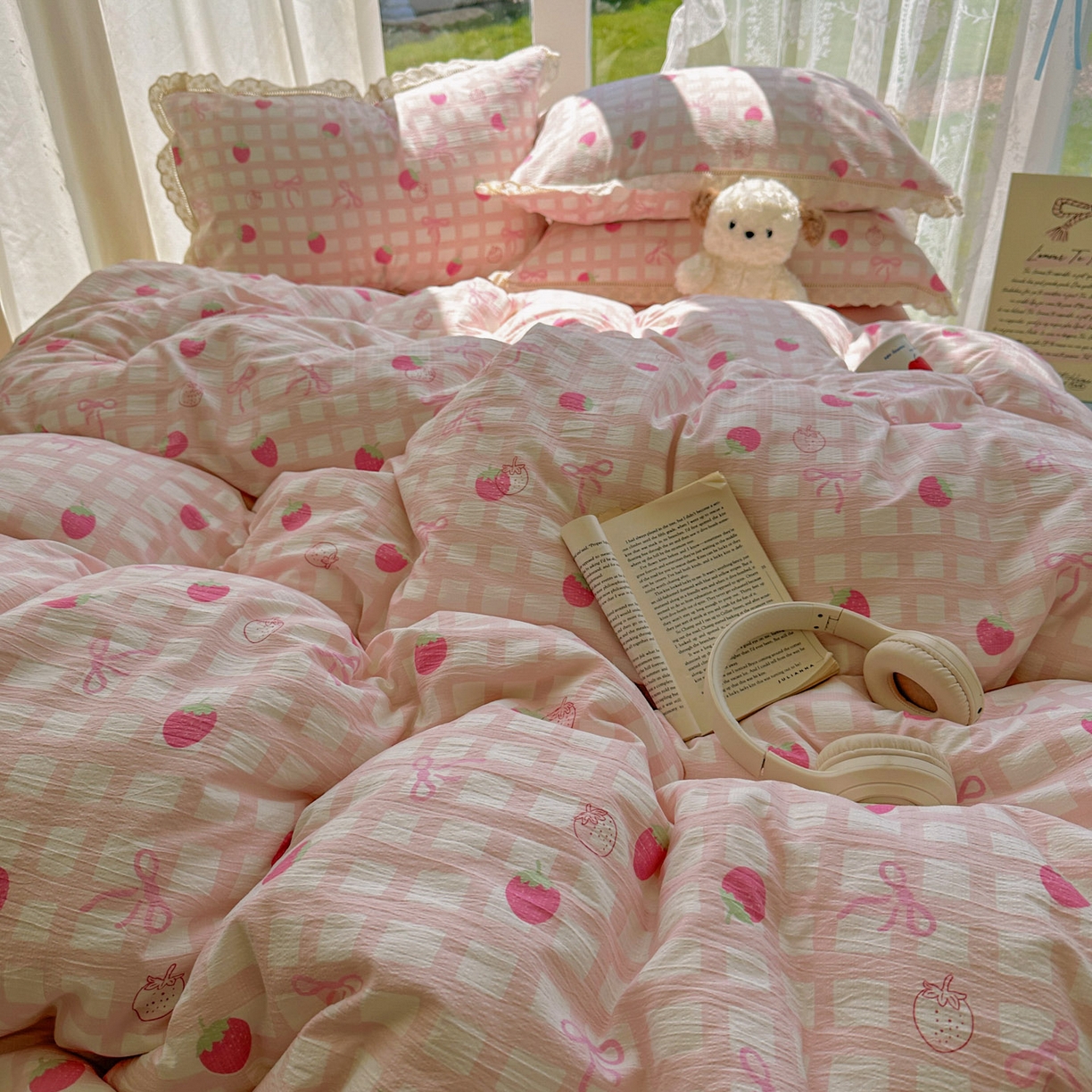 91家纺网 家纺一手货源 找家纺 颜选 2025新款全棉纯棉花边款四件套 全棉花边草莓蝴蝶结