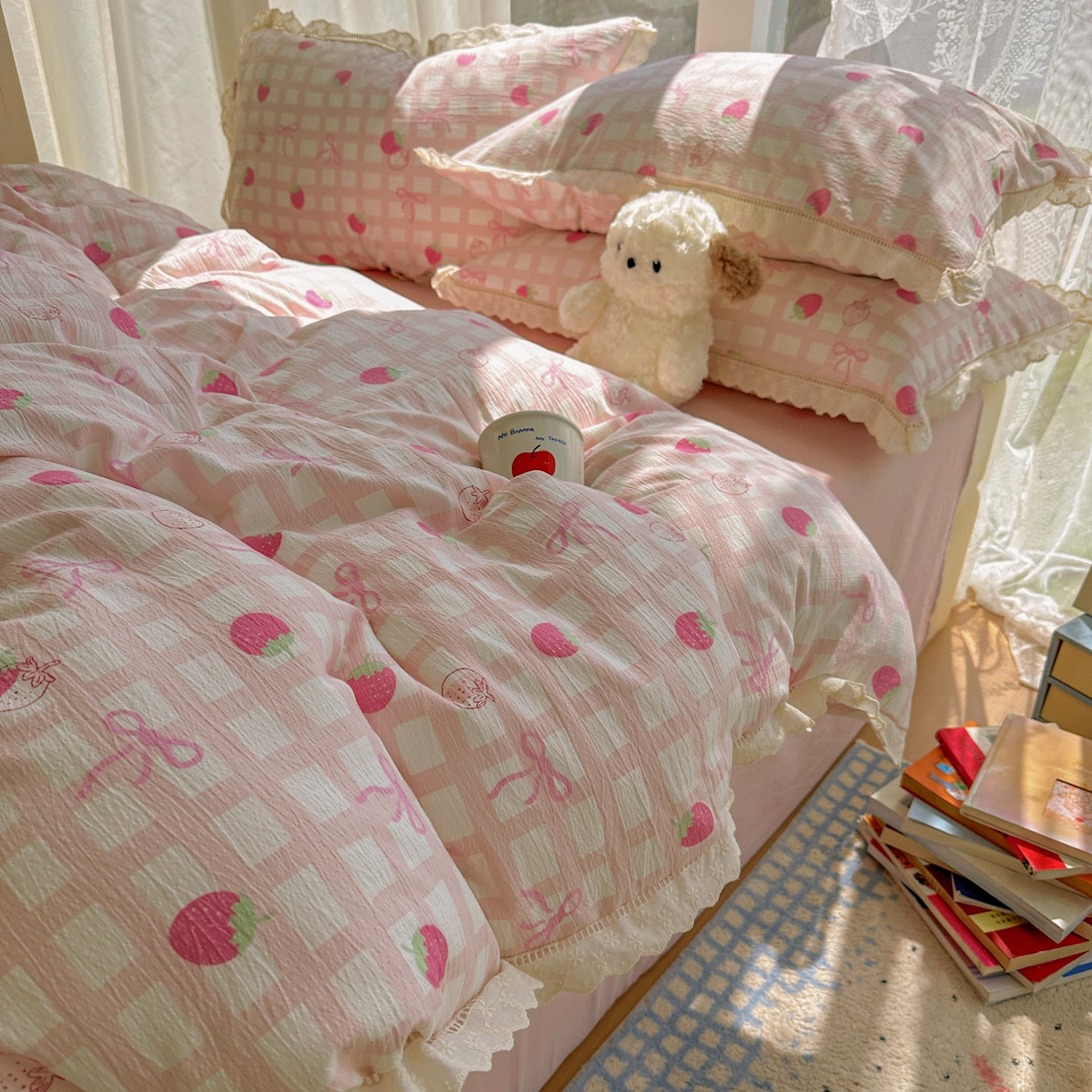 91家纺网 家纺一手货源 找家纺 颜选 2025新款全棉纯棉花边款四件套 全棉花边草莓蝴蝶结