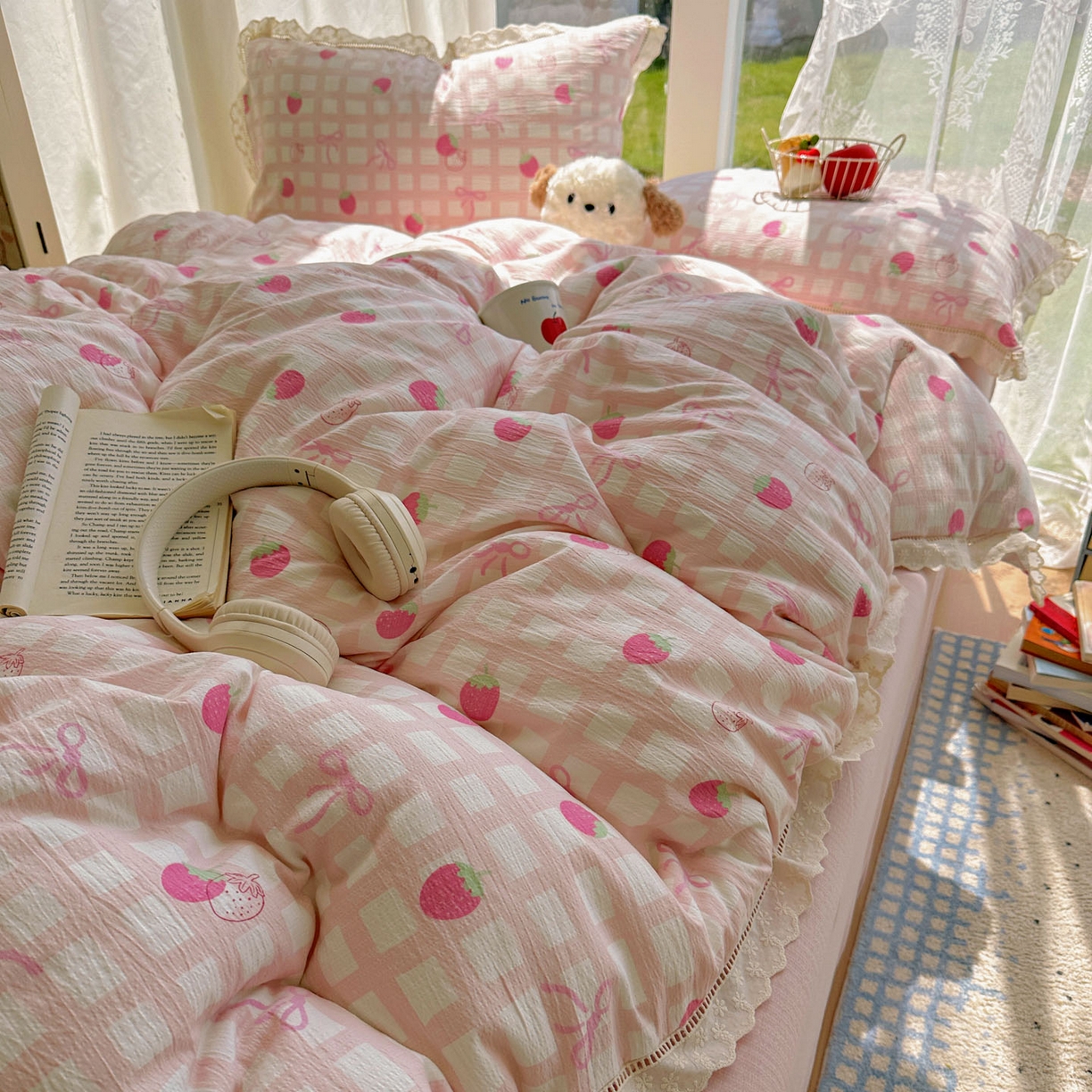 91家纺网 家纺一手货源 找家纺 颜选 2025新款全棉纯棉花边款四件套 全棉花边草莓蝴蝶结