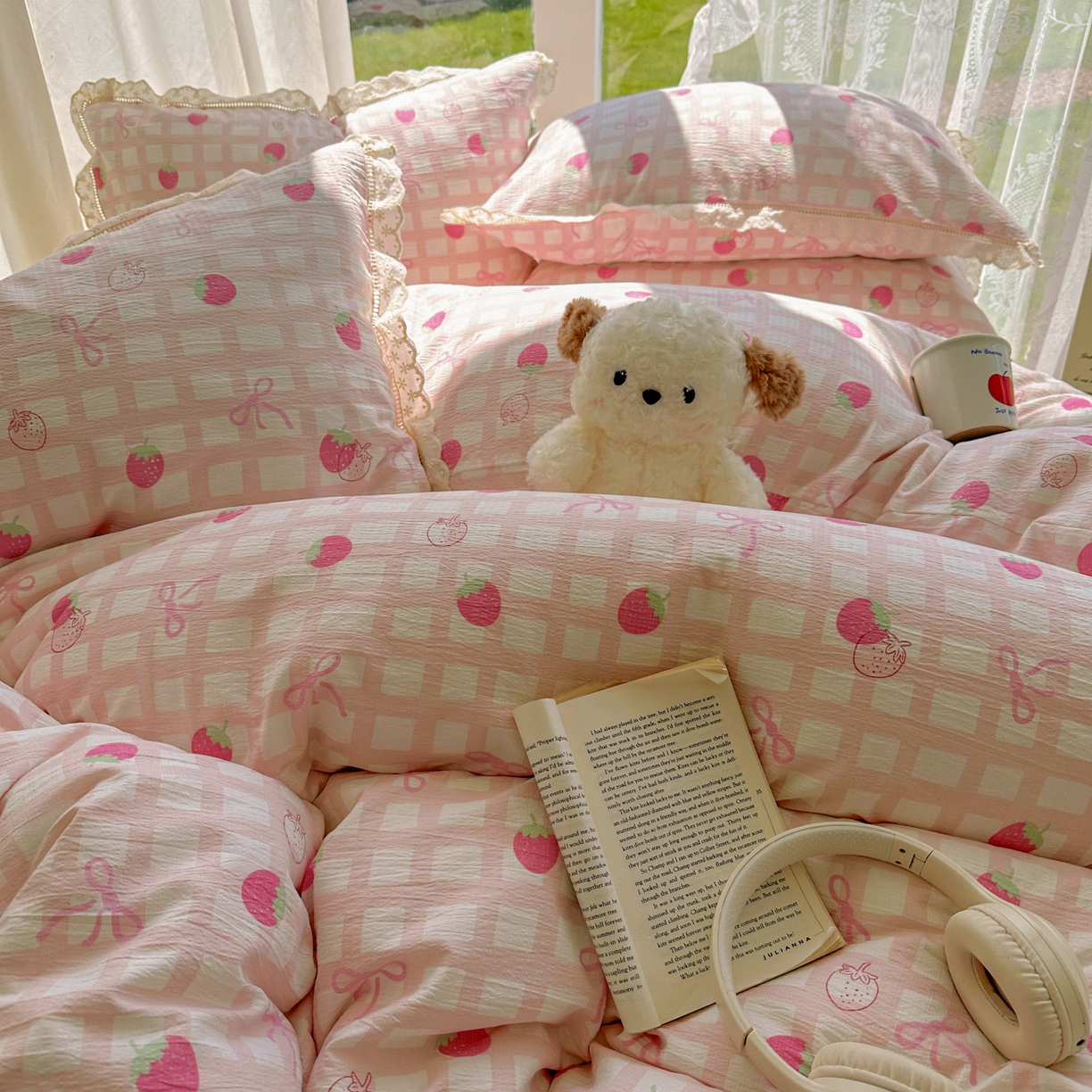 91家纺网 家纺一手货源 找家纺 颜选 2025新款全棉纯棉花边款四件套 全棉花边草莓蝴蝶结