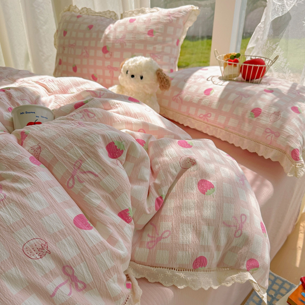 91家纺网 家纺一手货源 找家纺 颜选 2025新款全棉纯棉花边款四件套 全棉花边草莓蝴蝶结