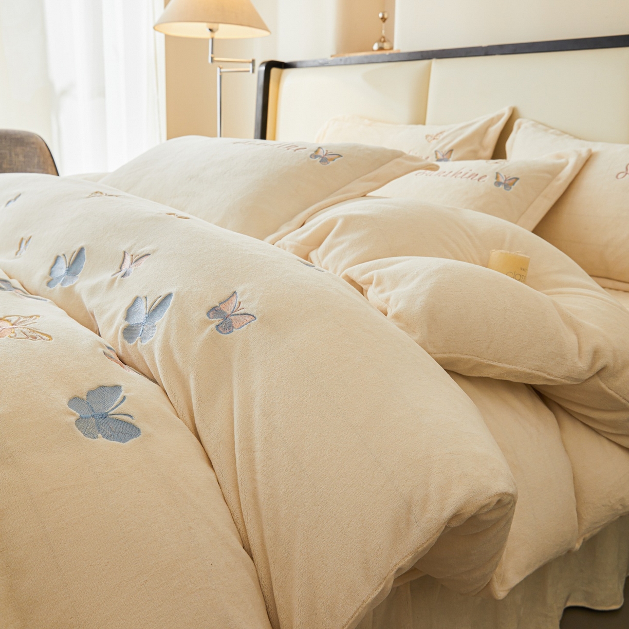 91家纺网 家纺一手货源 找家纺 莱越家纺 2025新款亲肤舒适刺绣床盖四件套-蝶语 【蝶语】米白