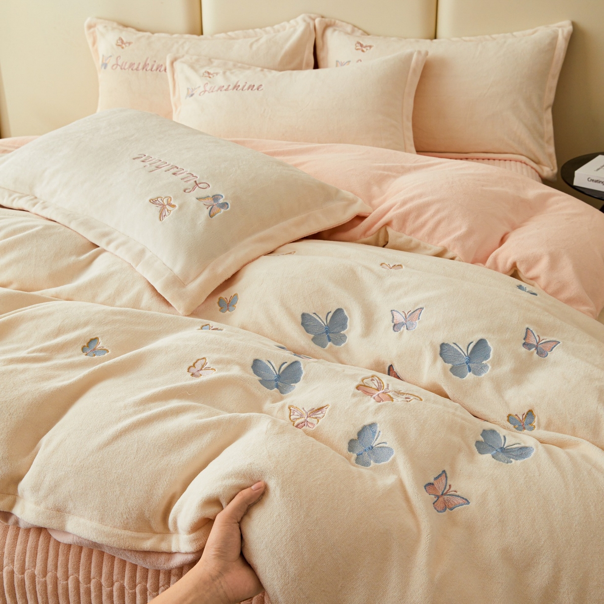 91家纺网 家纺一手货源 找家纺 莱越家纺 2025新款亲肤舒适刺绣床盖四件套-蝶语 【蝶语】米白+淡雅玉