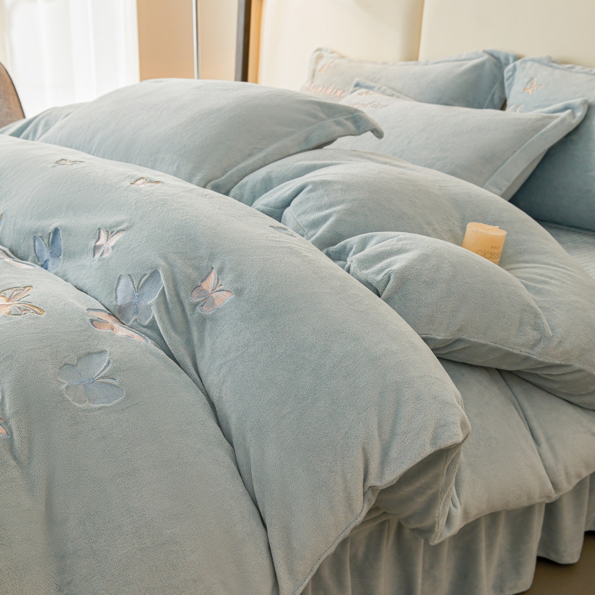 91家纺网 家纺一手货源 找家纺 莱越家纺 2025新款亲肤舒适刺绣床盖四件套-蝶语 【蝶语】天空蓝