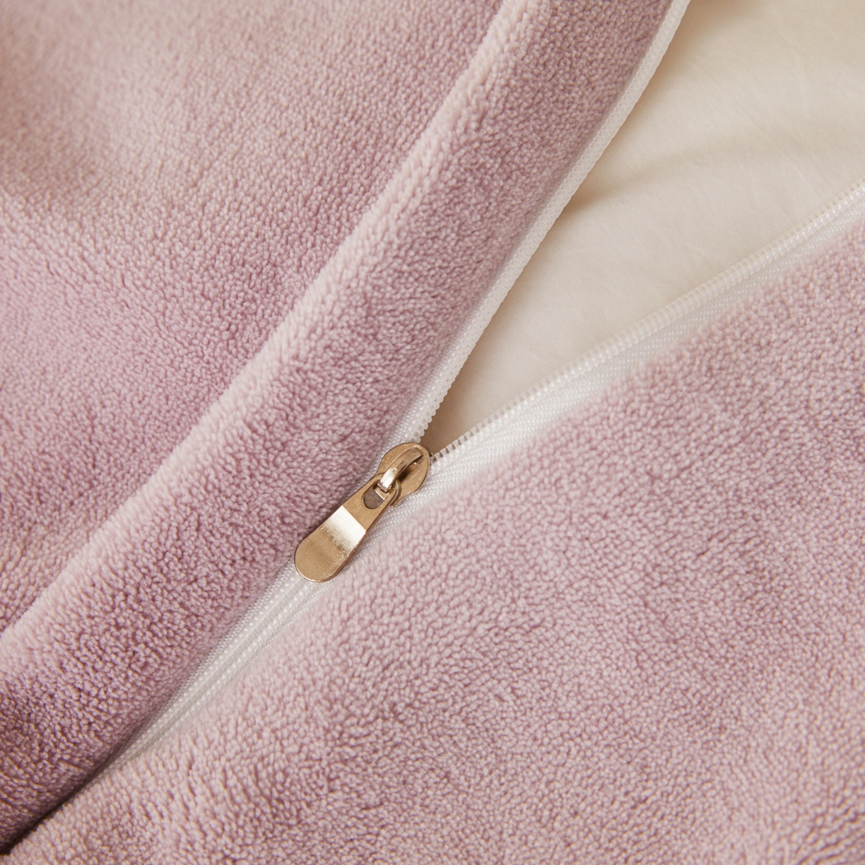 91家纺网 家纺一手货源 找家纺 莱越家纺 2025新款亲肤舒适刺绣床盖四件套-蝶语 【蝶语】典雅紫