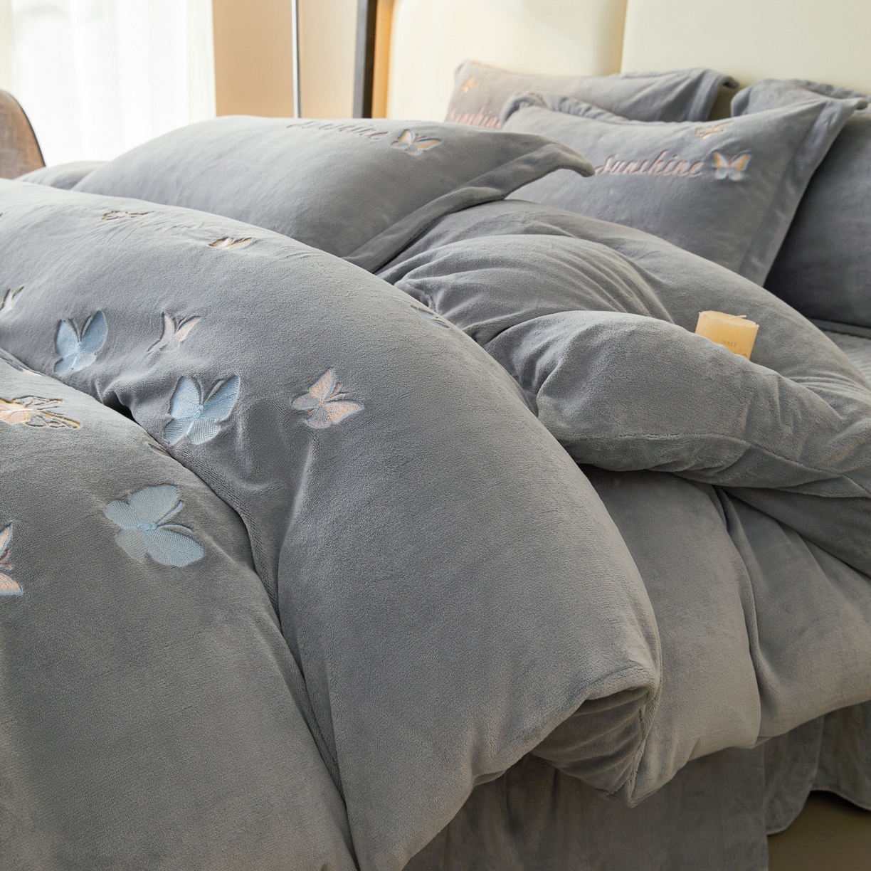 91家纺网 家纺一手货源 找家纺 莱越家纺 2025新款亲肤舒适刺绣床盖四件套-蝶语 【蝶语】绅士灰