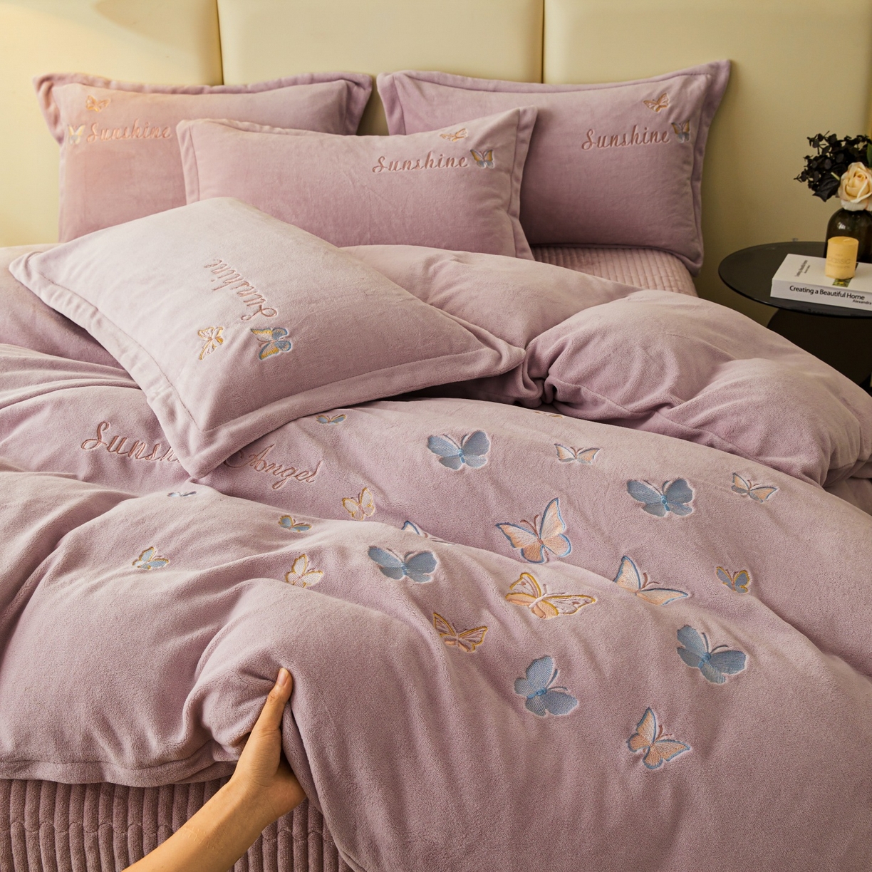 91家纺网 家纺一手货源 找家纺 莱越家纺 2025新款亲肤舒适刺绣床盖四件套-蝶语 【蝶语】典雅紫