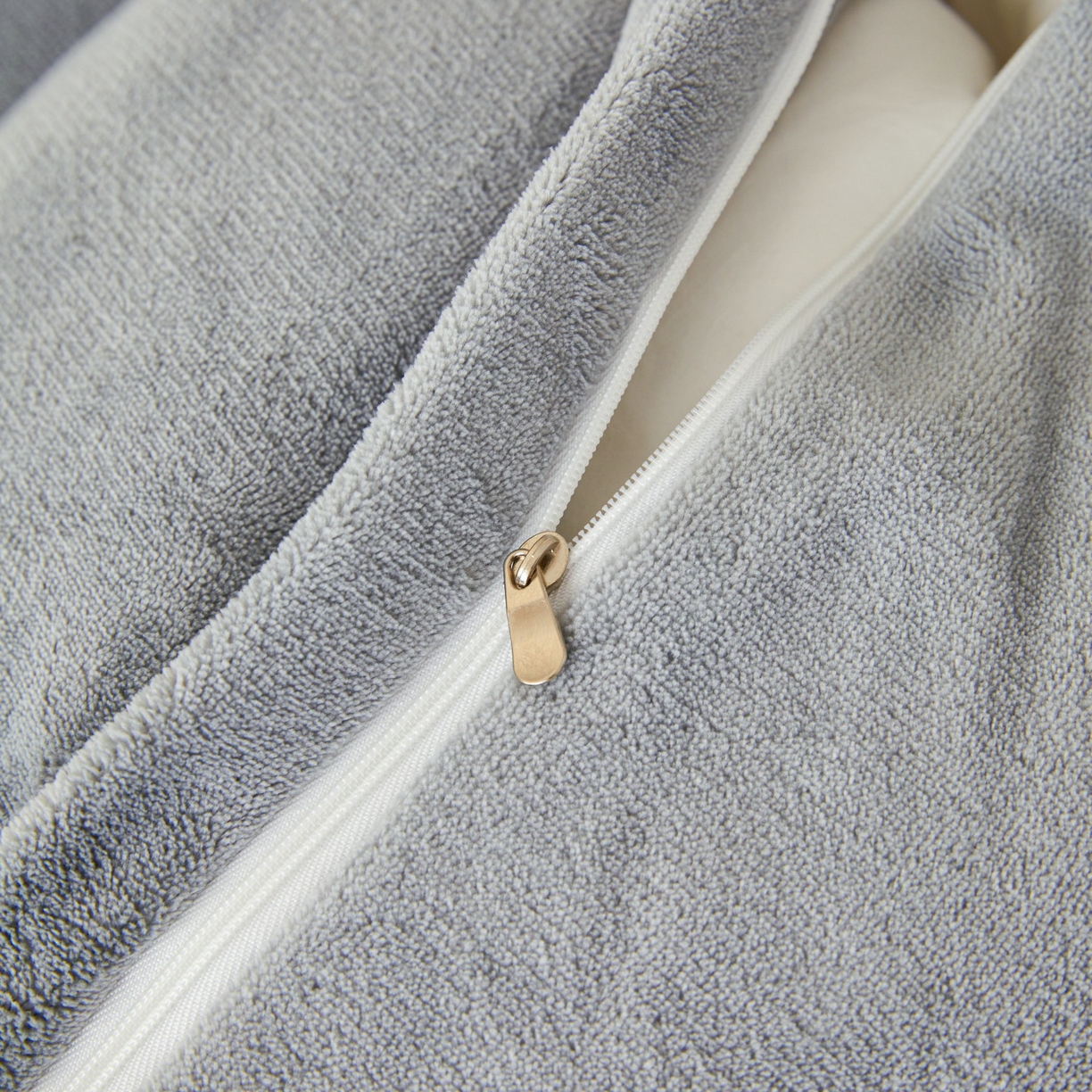 91家纺网 家纺一手货源 找家纺 莱越家纺 2025新款亲肤舒适刺绣床盖四件套-蝶语 【蝶语】绅士灰