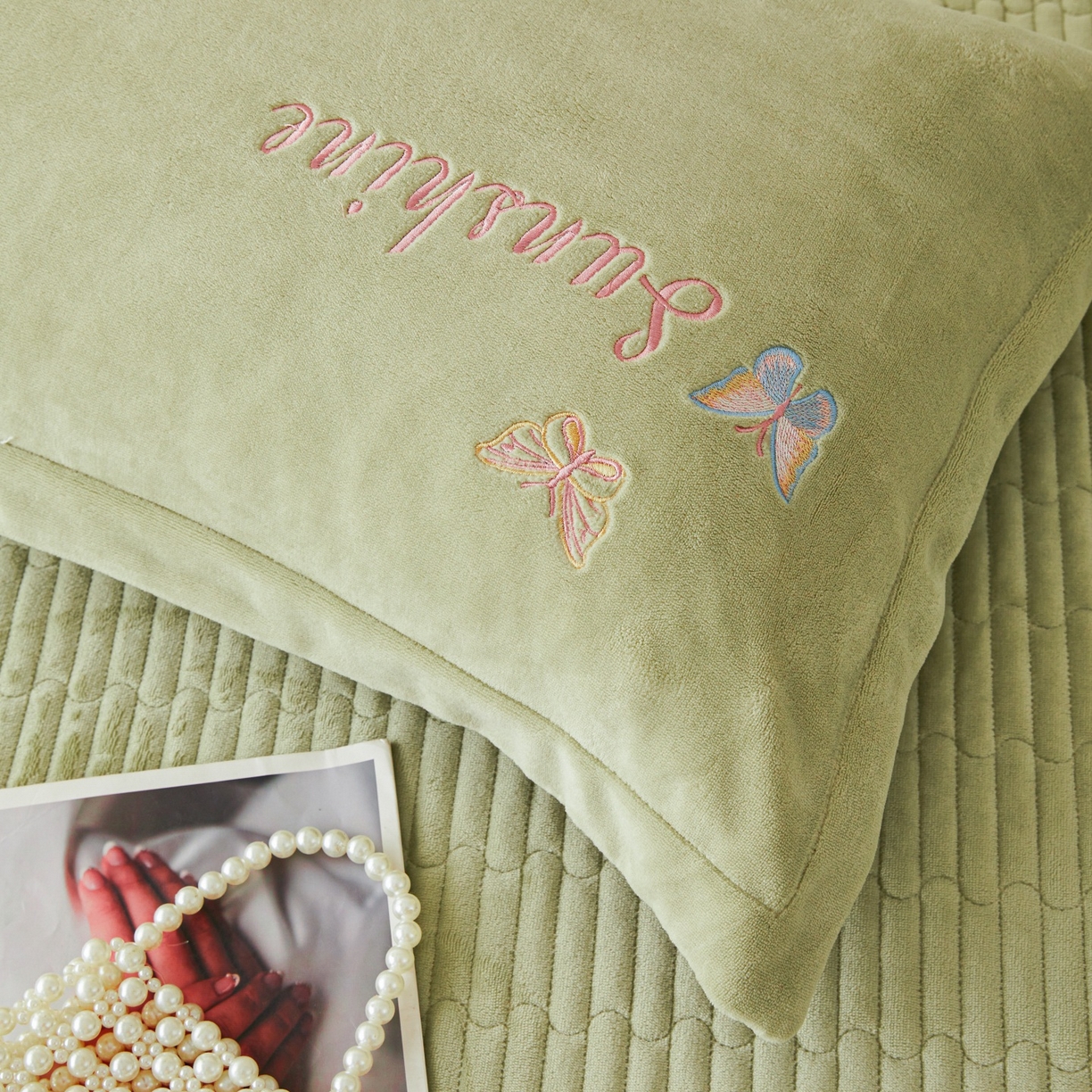 91家纺网 家纺一手货源 找家纺 莱越家纺 2025新款亲肤舒适刺绣床盖四件套-蝶语 【蝶语】牛油果绿