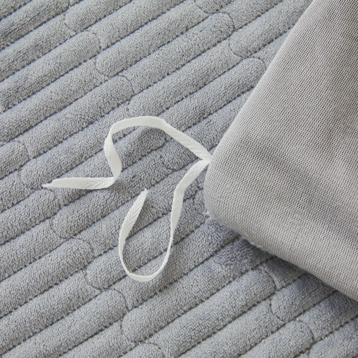 91家纺网 家纺一手货源 找家纺 莱越家纺 2025新款亲肤舒适刺绣床盖四件套-蝶语 【蝶语】绅士灰