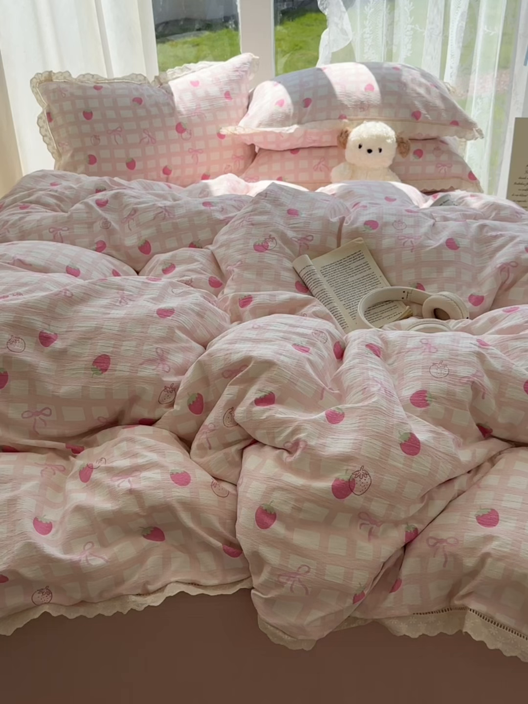 91家纺网 家纺一手货源 找家纺 颜选 2025新款全棉纯棉花边款四件套 全棉花边草莓蝴蝶结