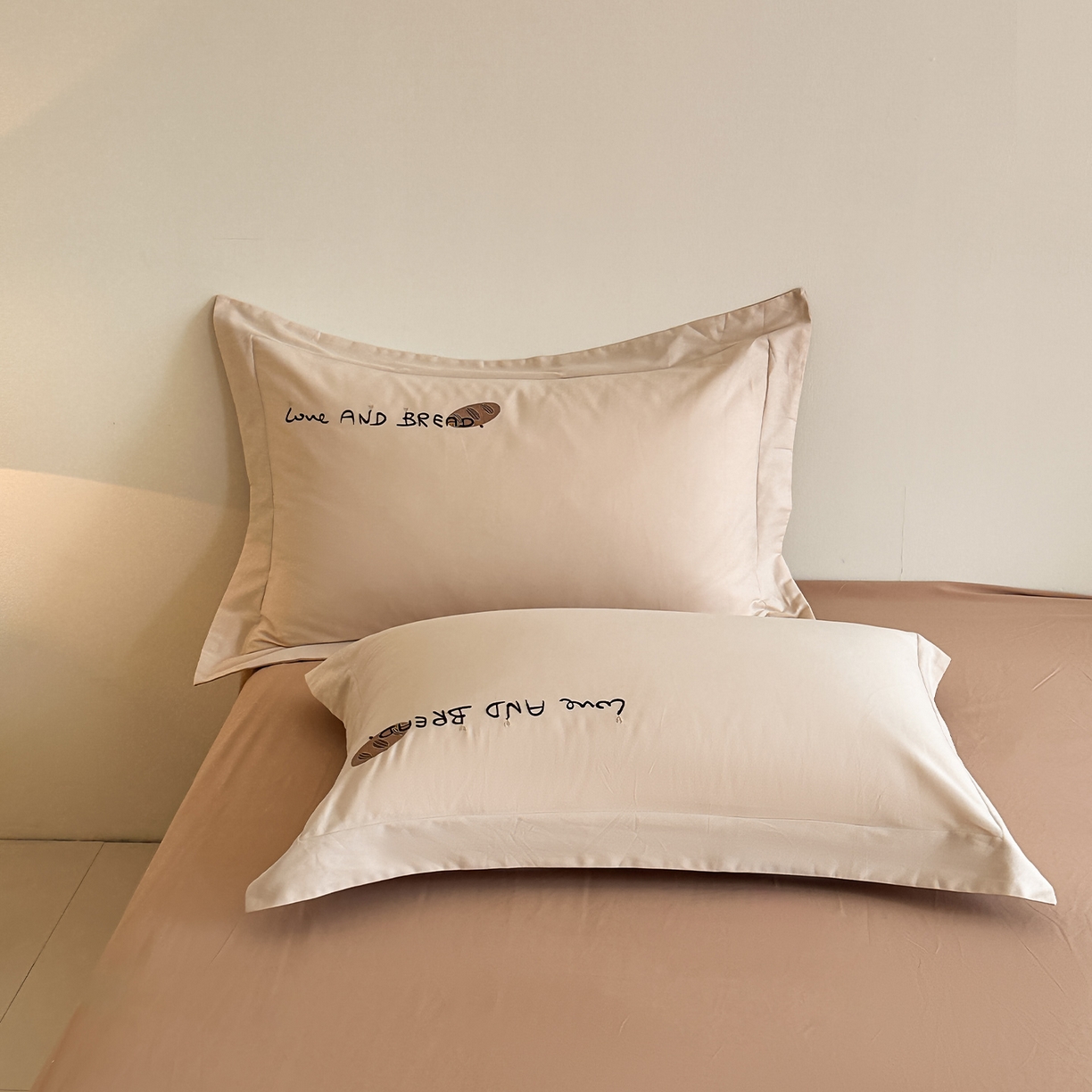 91家纺网 家纺一手货源 找家纺 （总）蓝邻家纺 2025新款全棉高支云柔棉刺绣四件套-萌系小熊风系列