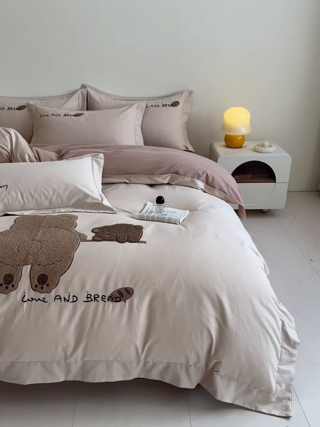 91家纺网 家纺一手货源 找家纺 （总）蓝邻家纺 2025新款全棉高支云柔棉刺绣四件套-萌系小熊风系列