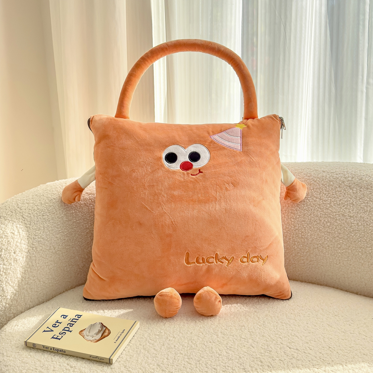 91家纺网 家纺一手货源 找家纺 诺可 2025新款牛奶绒刺绣幸运日手提式多功能抱枕被 幸运日-橙