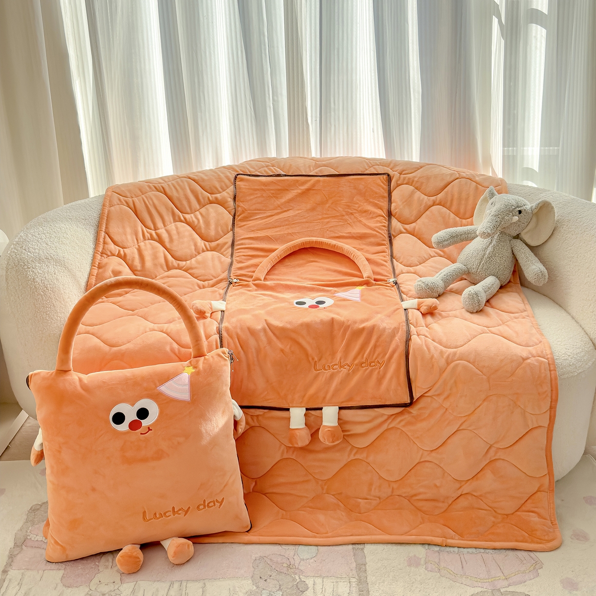 91家纺网 家纺一手货源 找家纺 诺可 2025新款牛奶绒刺绣幸运日手提式多功能抱枕被 幸运日-橙