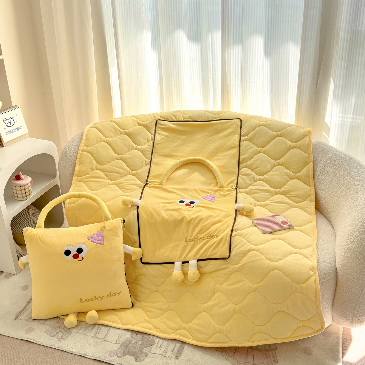 诺可 2025新款牛奶绒刺绣幸运日手提式多功能抱枕被 幸运日-黄