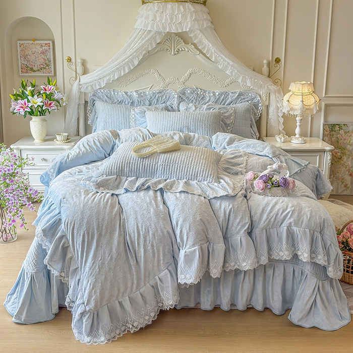 宜凡家纺 2025新款婴儿绒压花夹棉床盖四件套-香奈花园 香奈花园-浅天蓝