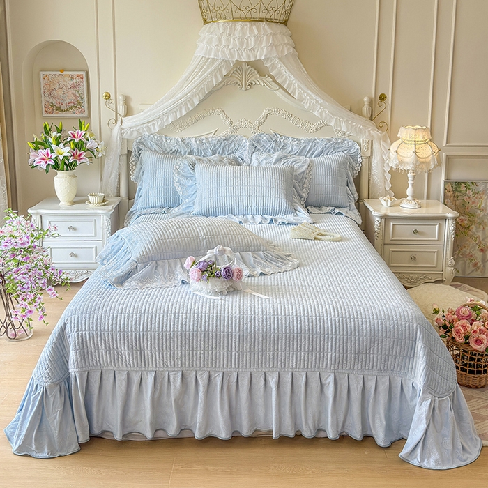 91家纺网 家纺一手货源 找家纺 宜凡家纺 2025新款婴儿绒压花夹棉床盖四件套-香奈花园 香奈花园-浅天蓝