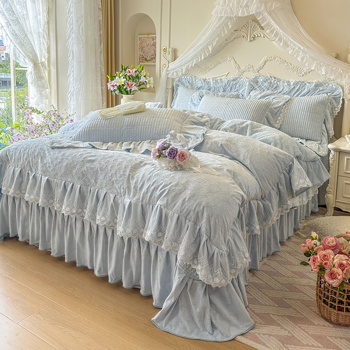 91家纺网 家纺一手货源 找家纺 宜凡家纺 2025新款婴儿绒压花夹棉床盖四件套-香奈花园 香奈花园-浅天蓝