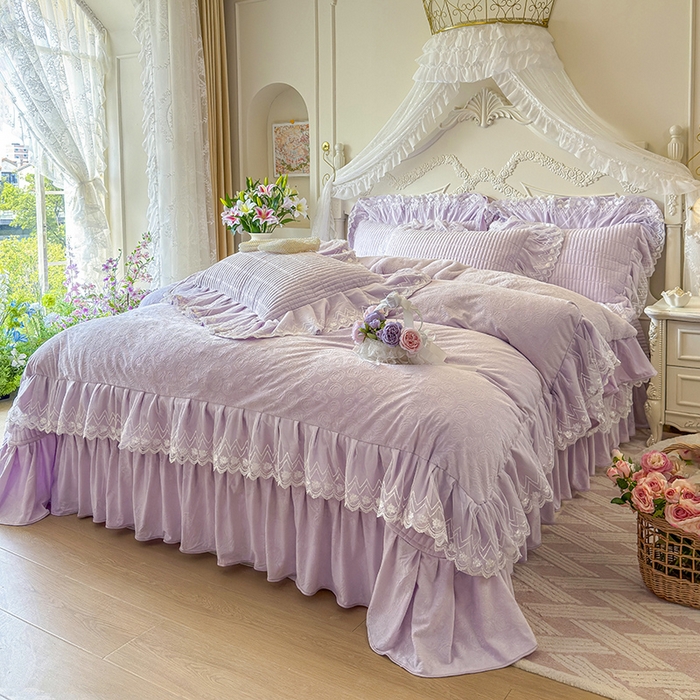 91家纺网 家纺一手货源 找家纺 宜凡家纺 2025新款婴儿绒压花夹棉床盖四件套-香奈花园 香奈花园-雪青