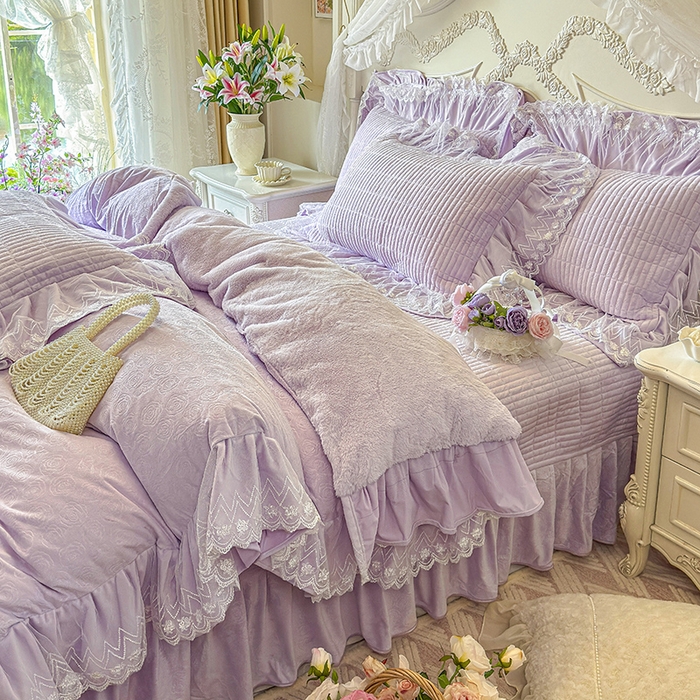 91家纺网 家纺一手货源 找家纺 宜凡家纺 2025新款婴儿绒压花夹棉床盖四件套-香奈花园 香奈花园-雪青