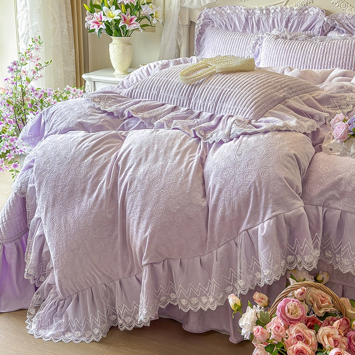 91家纺网 家纺一手货源 找家纺 宜凡家纺 2025新款婴儿绒压花夹棉床盖四件套-香奈花园 香奈花园-雪青