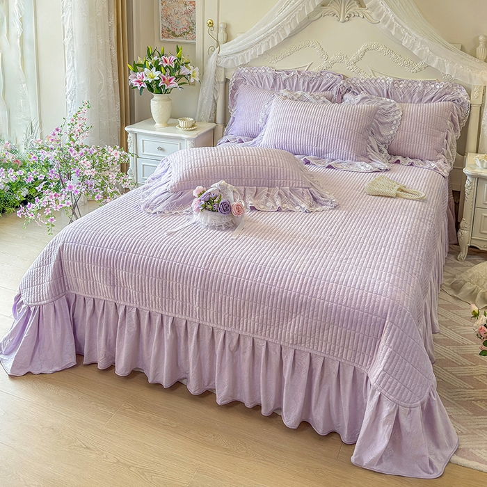 91家纺网 家纺一手货源 找家纺 宜凡家纺 2025新款婴儿绒压花夹棉床盖四件套-香奈花园 香奈花园-雪青