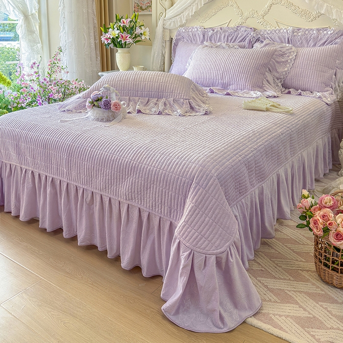 91家纺网 家纺一手货源 找家纺 宜凡家纺 2025新款婴儿绒压花夹棉床盖四件套-香奈花园 香奈花园-雪青