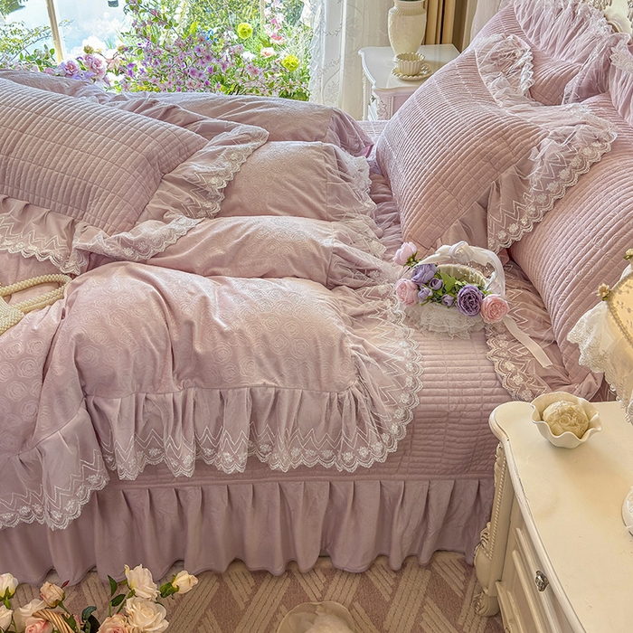 91家纺网 家纺一手货源 找家纺 宜凡家纺 2025新款婴儿绒压花夹棉床盖四件套-香奈花园 香奈花园-紫豆沙