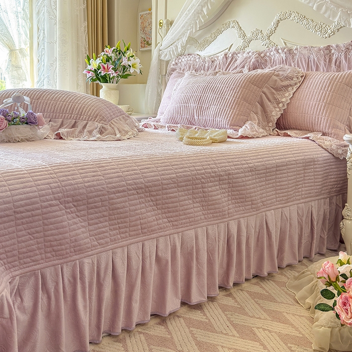 91家纺网 家纺一手货源 找家纺 宜凡家纺 2025新款婴儿绒压花夹棉床盖四件套-香奈花园 香奈花园-紫豆沙