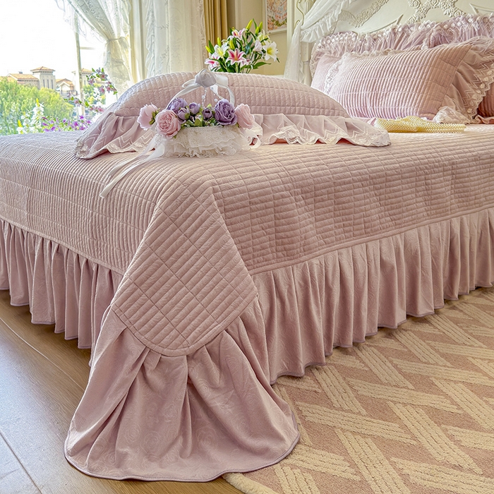 91家纺网 家纺一手货源 找家纺 宜凡家纺 2025新款婴儿绒压花夹棉床盖四件套-香奈花园 香奈花园-紫豆沙