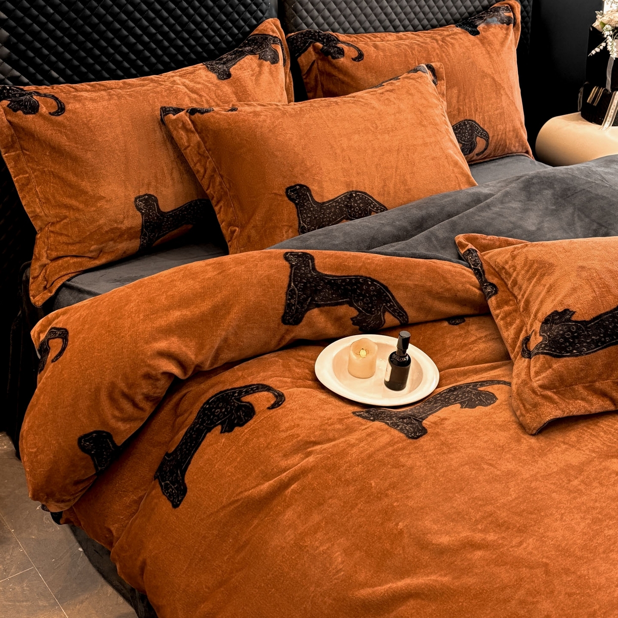 91家纺网 家纺一手货源 找家纺 首尔家纺 2025新款牛奶绒轻奢简约款四件套 传奇