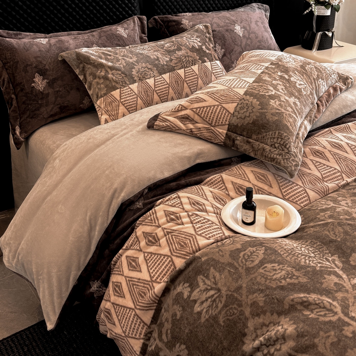 91家纺网 家纺一手货源 找家纺 首尔家纺 2025新款牛奶绒轻奢简约款四件套 优雅生活-咖