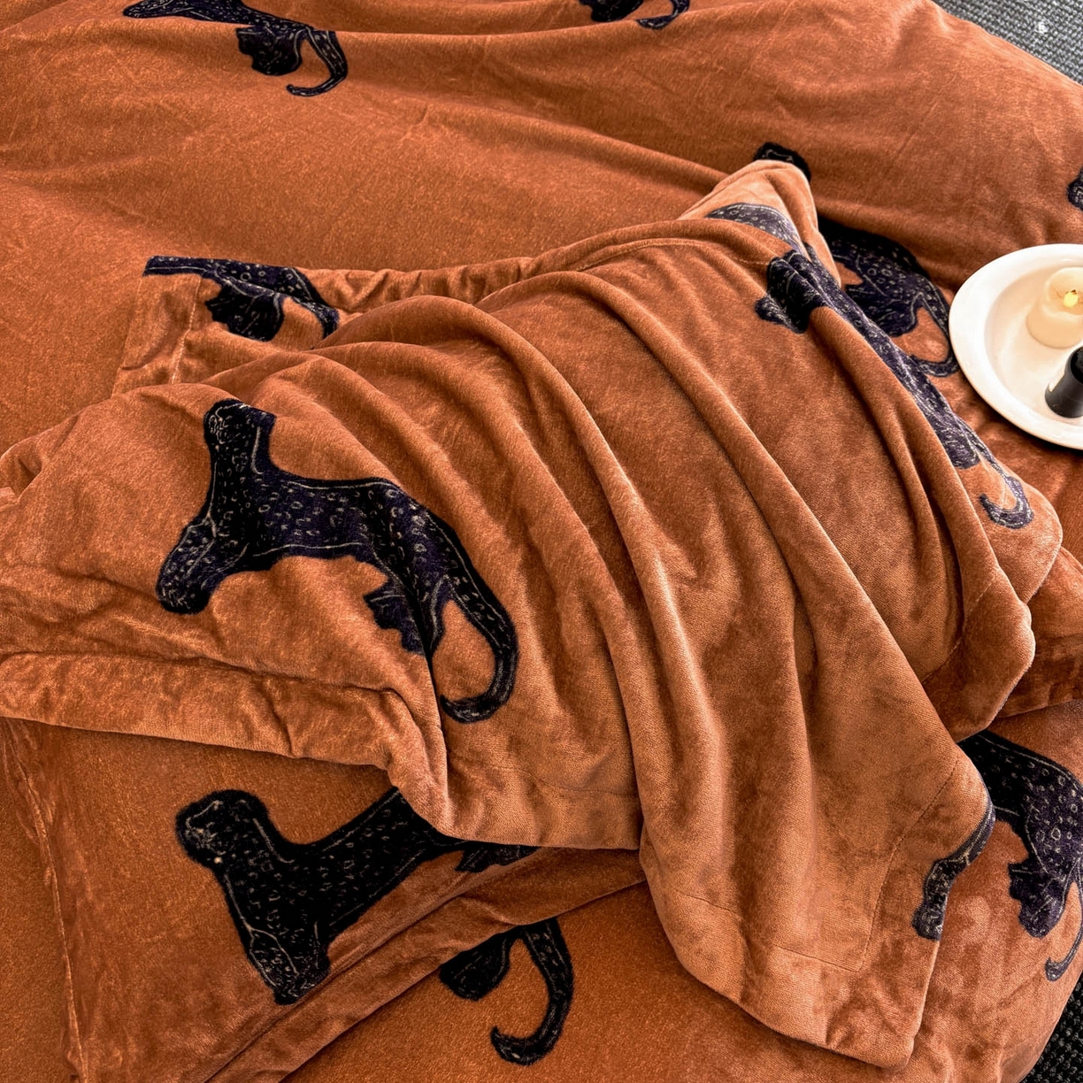 91家纺网 家纺一手货源 找家纺 首尔家纺 2025新款牛奶绒轻奢简约款四件套 传奇