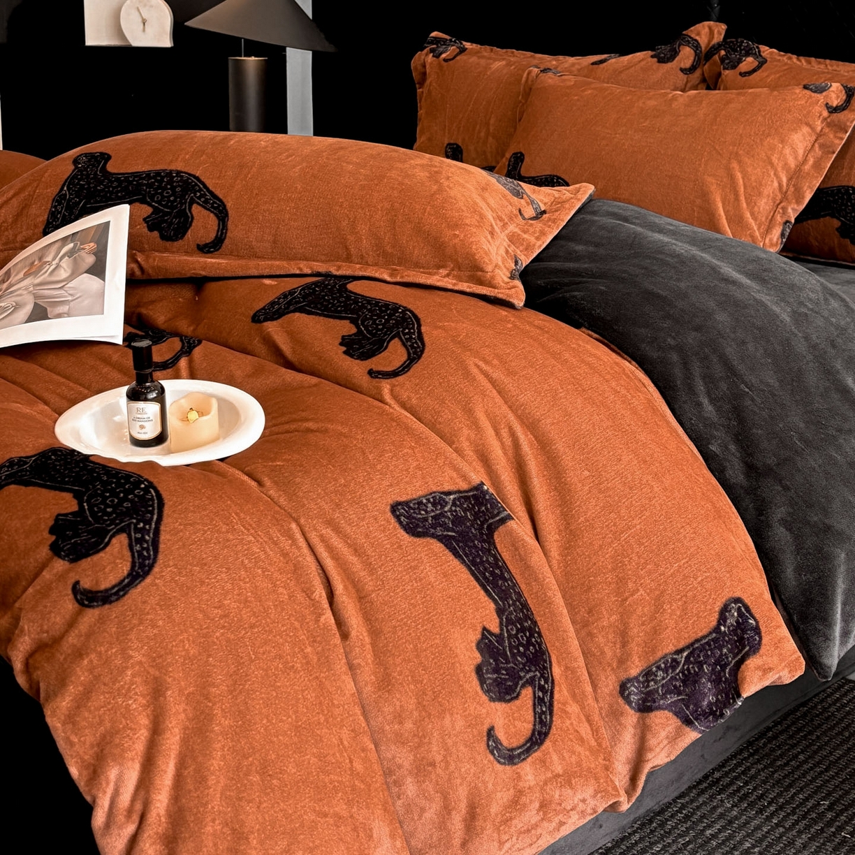 91家纺网 家纺一手货源 找家纺 首尔家纺 2025新款牛奶绒轻奢简约款四件套 传奇